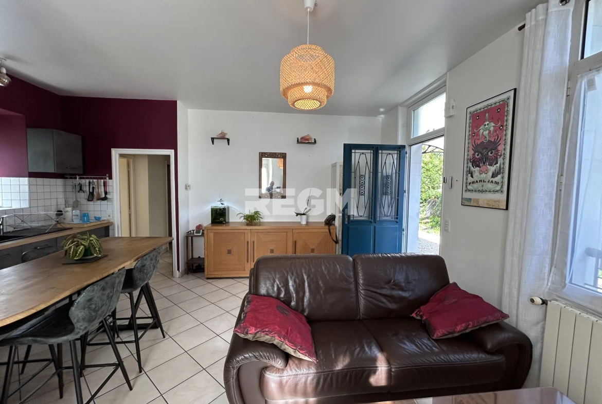 Maison de ville charmante à Gelos - 95 m² avec jardin et dépendance 