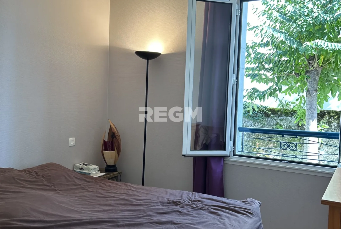 Maison de ville charmante à Gelos - 95 m² avec jardin et dépendance 