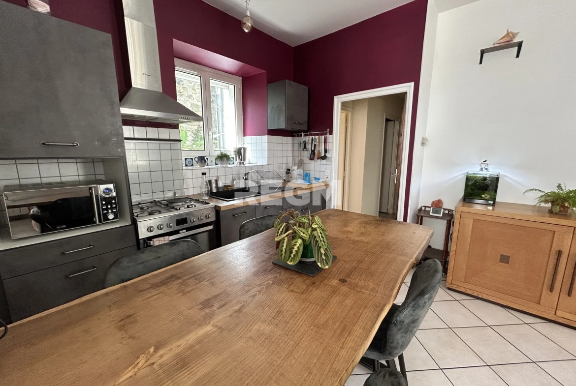Maison de ville charmante à Gelos - 95 m² avec jardin et dépendance 