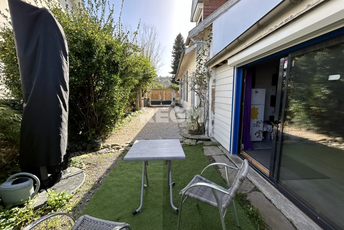 Maison de ville charmante à Gelos - 95 m² avec jardin et dépendance 