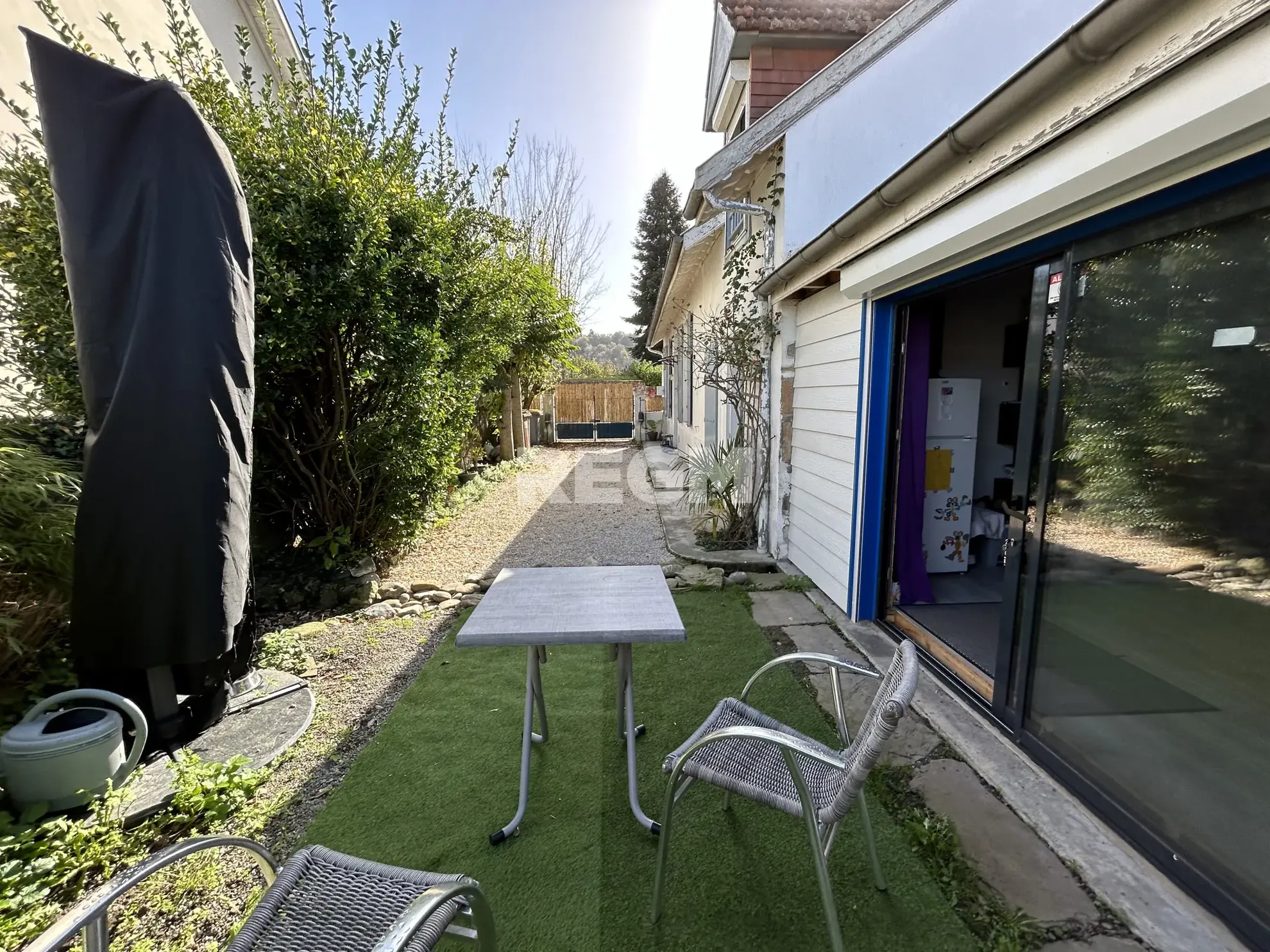 Maison de ville charmante à Gelos - 95 m² avec jardin et dépendance 
