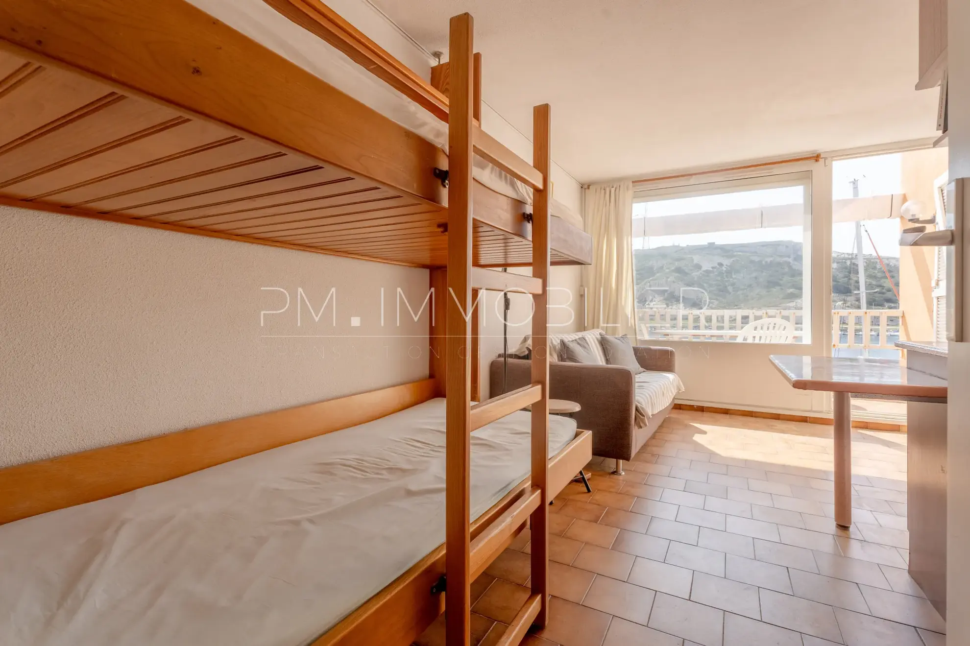 Appartement de 22 m² avec terrasse et vue mer sur l'île du Frioul à Marseille 