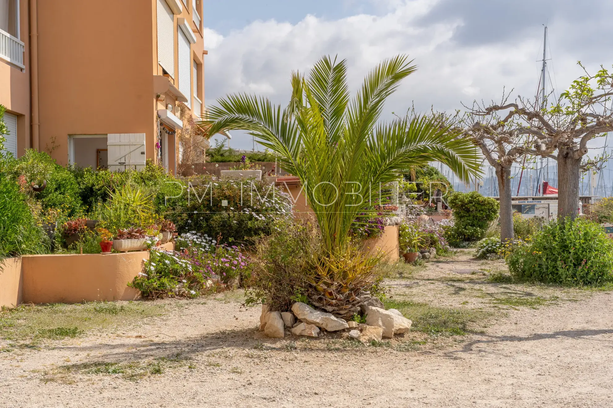 Appartement de 22 m² avec terrasse et vue mer sur l'île du Frioul à Marseille 