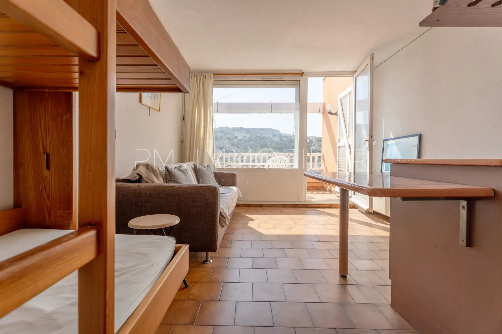 Appartement de 22 m² avec terrasse et vue mer sur l'île du Frioul à Marseille 