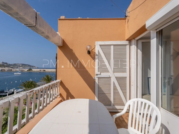 Appartement de 22 m² avec terrasse et vue mer sur l'île du Frioul à Marseille