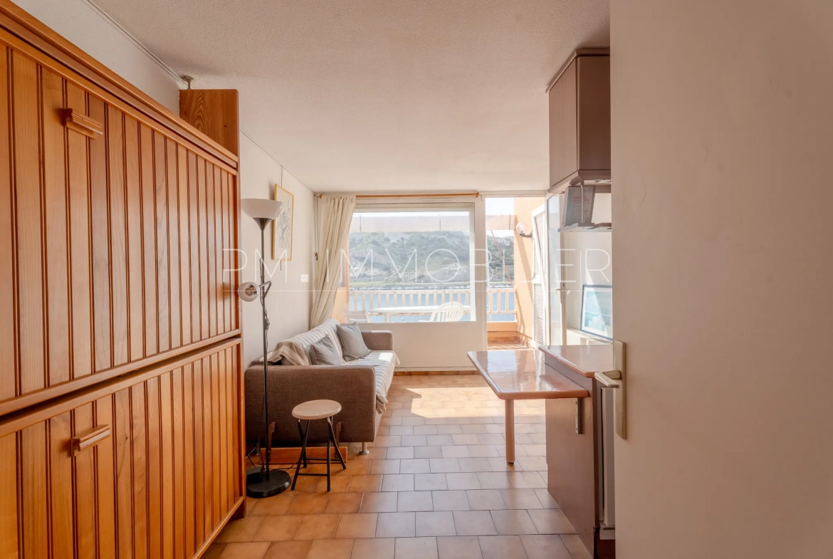 Appartement de 22 m² avec terrasse et vue mer sur l'île du Frioul à Marseille 