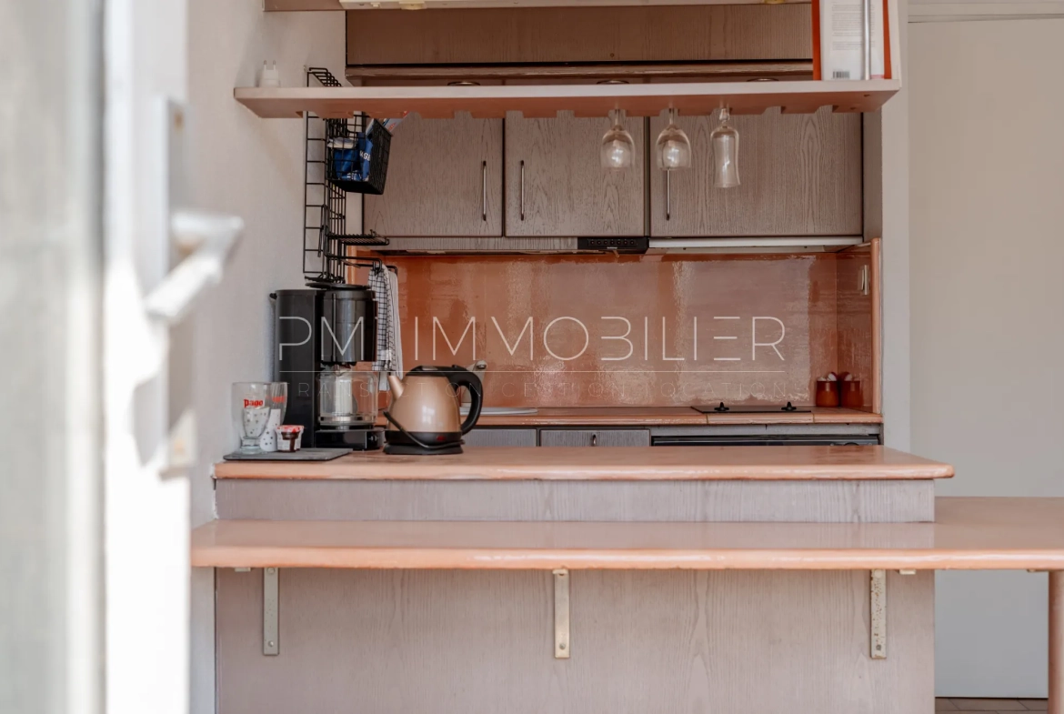 Appartement de 22 m² avec terrasse et vue mer sur l'île du Frioul à Marseille 