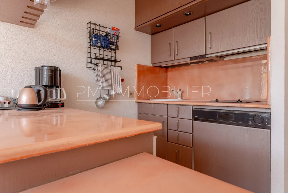 Appartement de 22 m² avec terrasse et vue mer sur l'île du Frioul à Marseille 