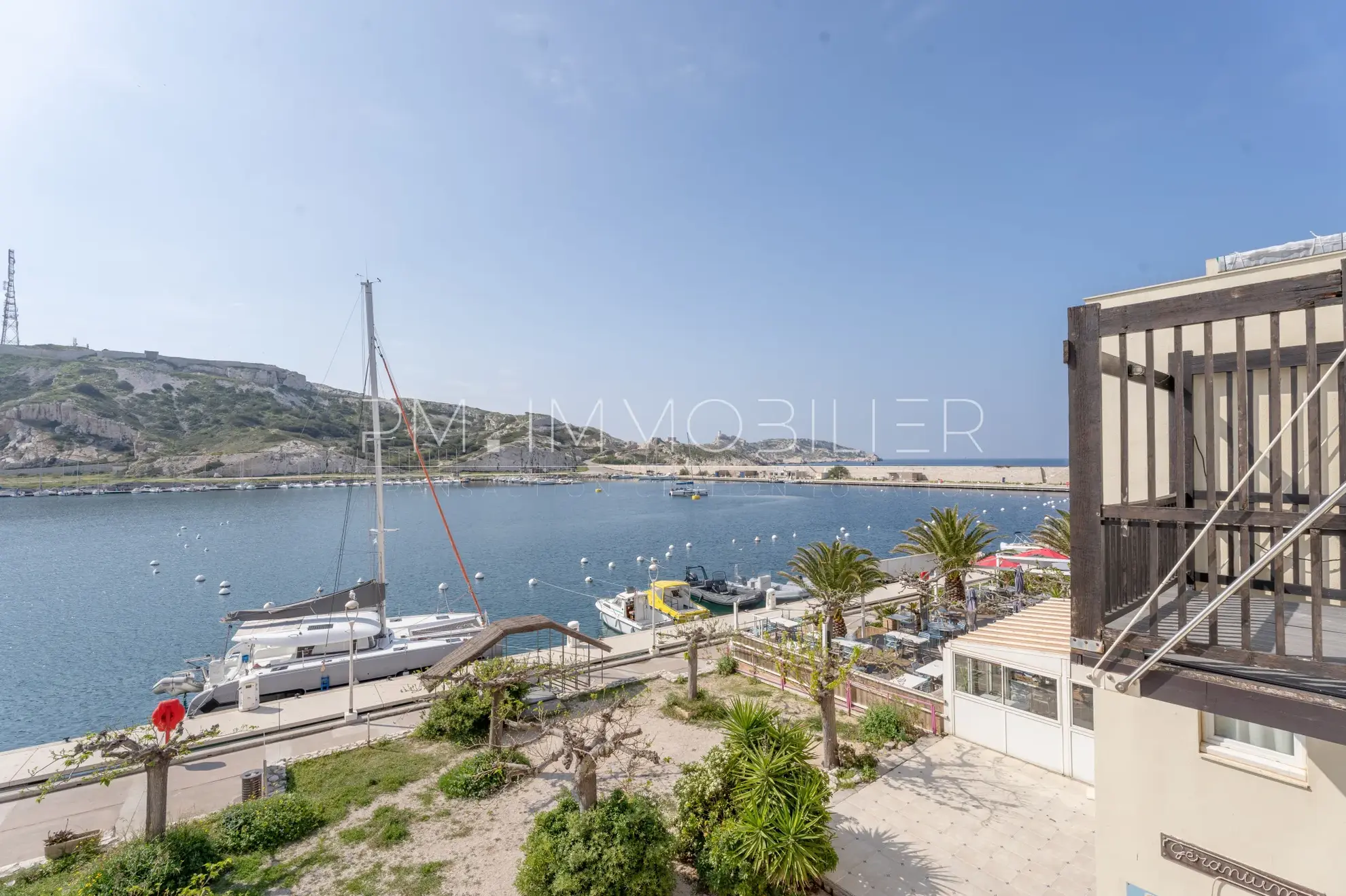 Appartement de 22 m² avec terrasse et vue mer sur l'île du Frioul à Marseille 