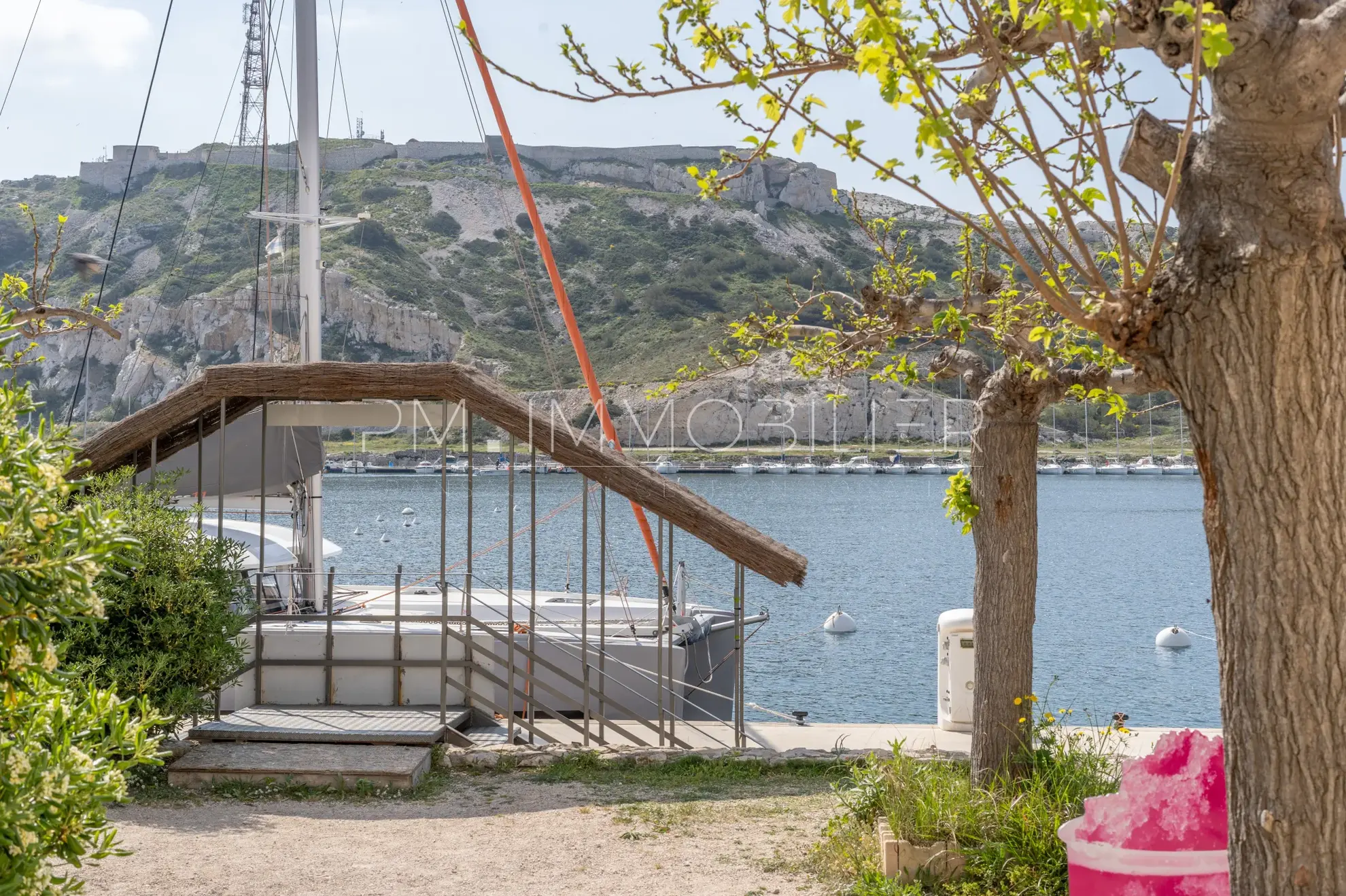 Appartement de 22 m² avec terrasse et vue mer sur l'île du Frioul à Marseille 