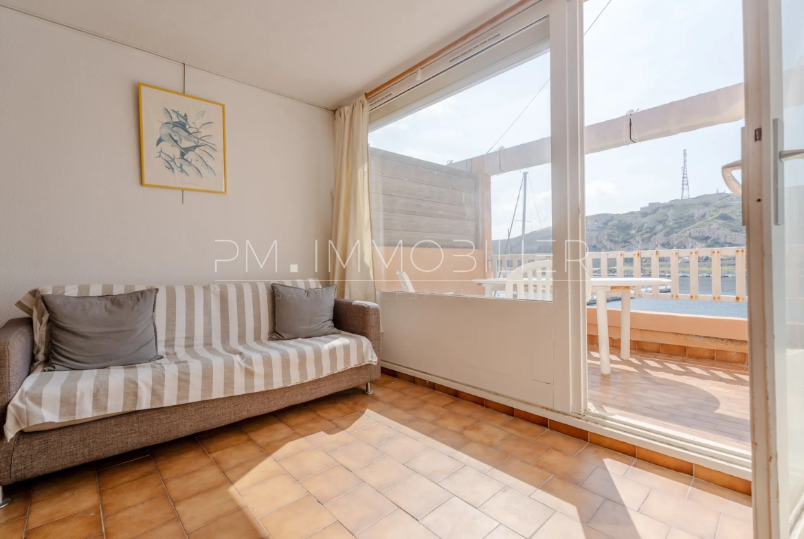 Appartement de 22 m² avec terrasse et vue mer sur l'île du Frioul à Marseille 