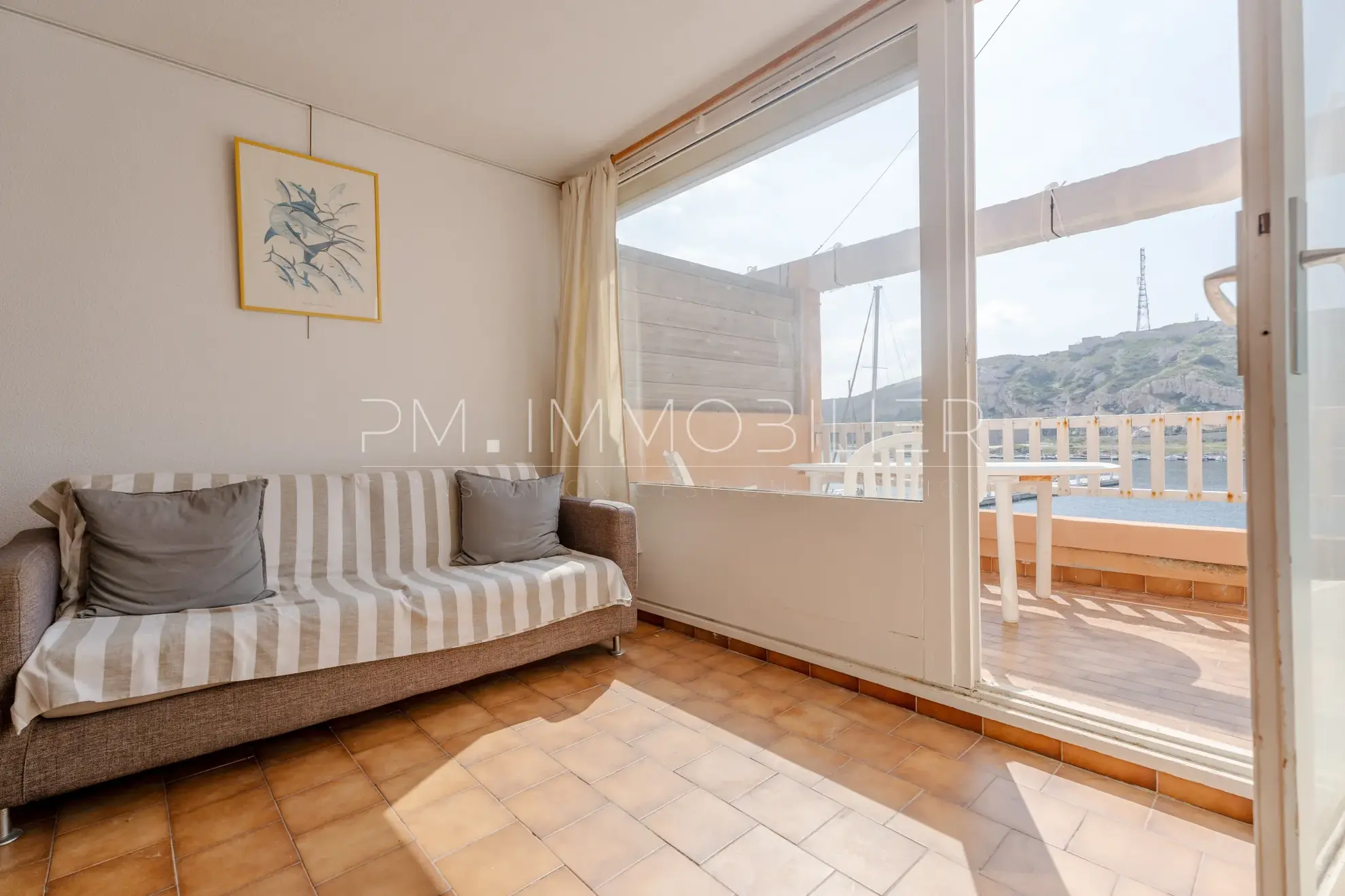 Appartement de 22 m² avec terrasse et vue mer sur l'île du Frioul à Marseille 