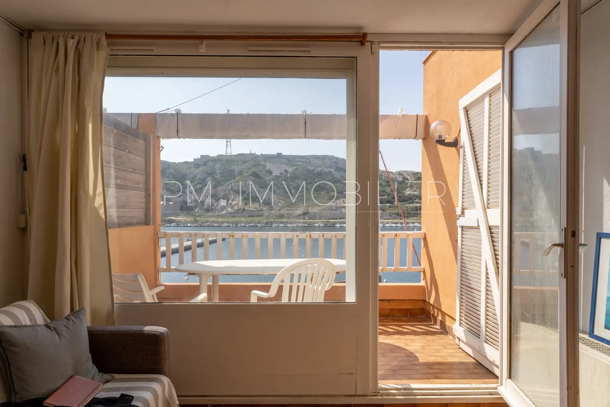 Appartement de 22 m² avec terrasse et vue mer sur l'île du Frioul à Marseille 