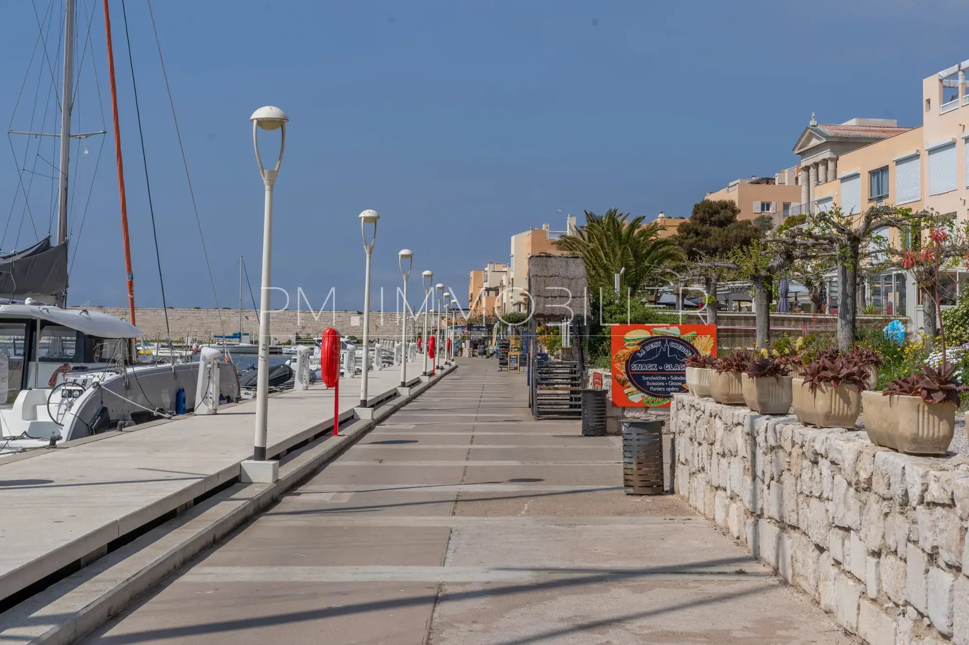 Appartement de 22 m² avec terrasse et vue mer sur l'île du Frioul à Marseille 