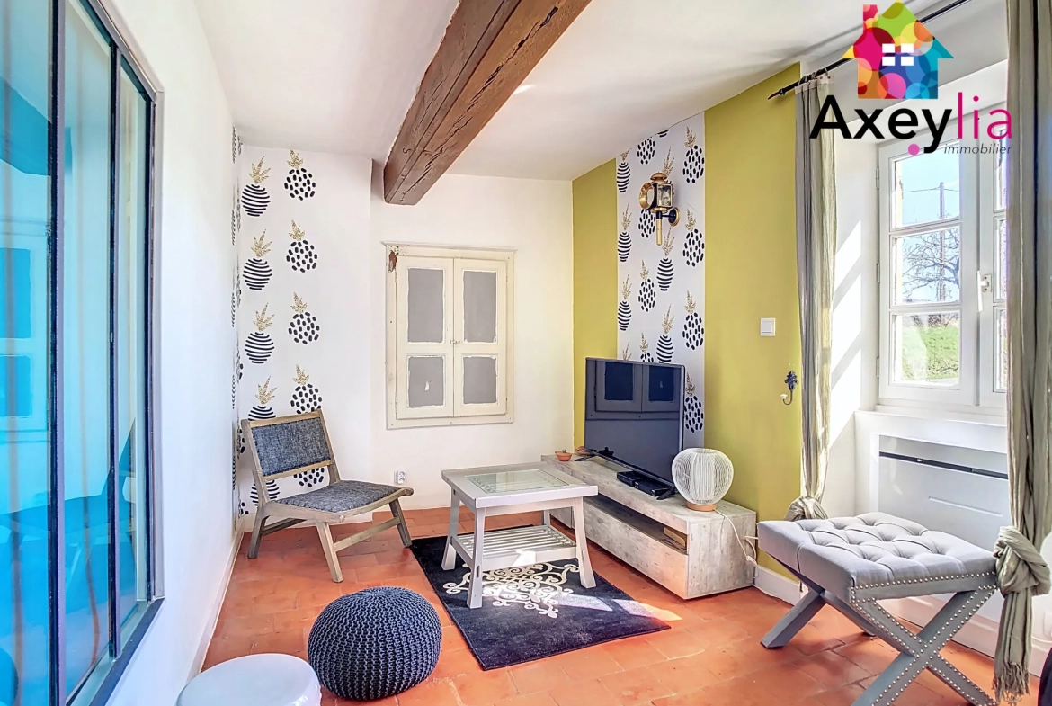 Maison rénovée avec grand terrain à Saint-Julien-de-Civry - 1300 m² 
