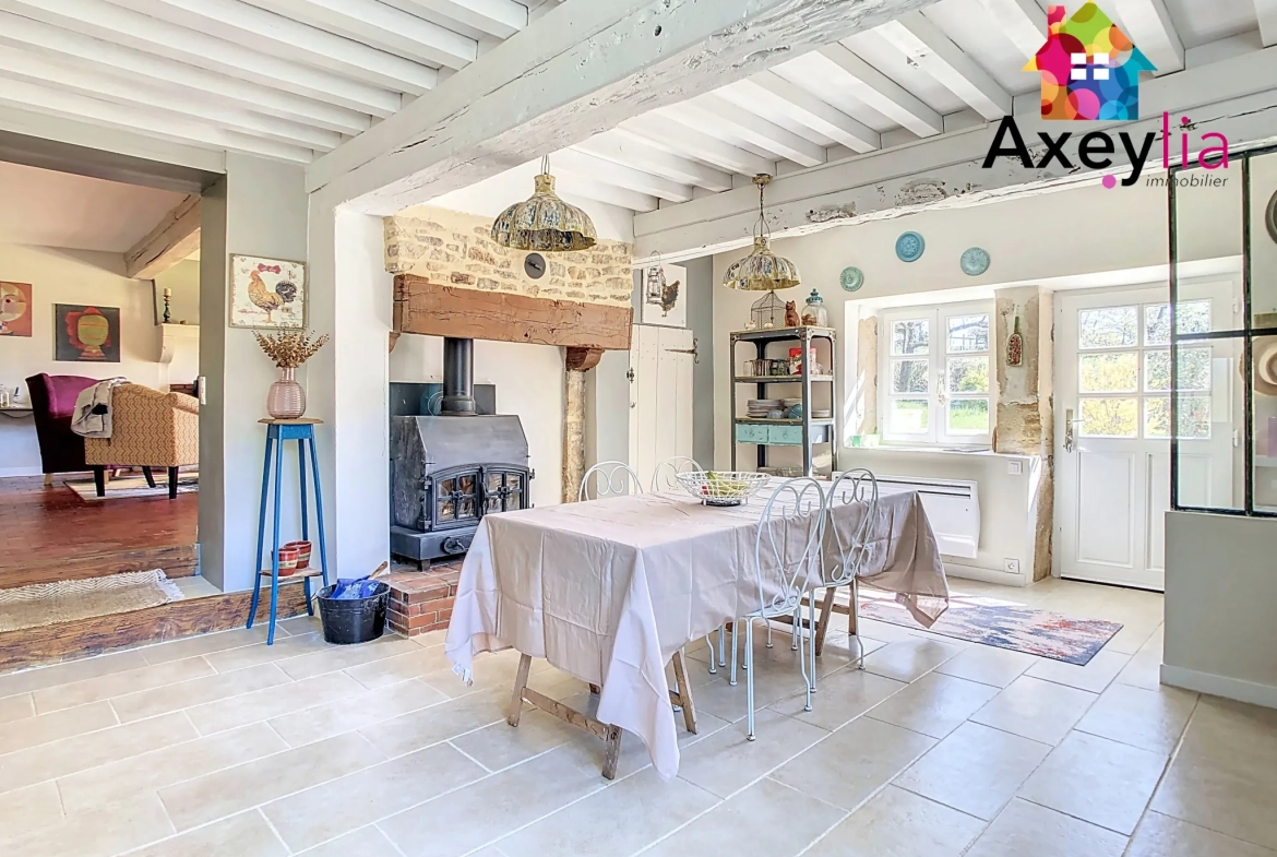 Maison rénovée avec grand terrain à Saint-Julien-de-Civry - 1300 m² 