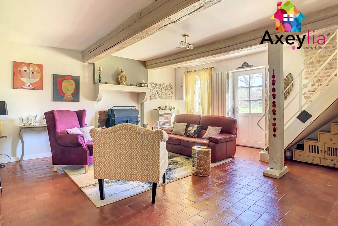 Maison rénovée avec grand terrain à Saint-Julien-de-Civry - 1300 m² 