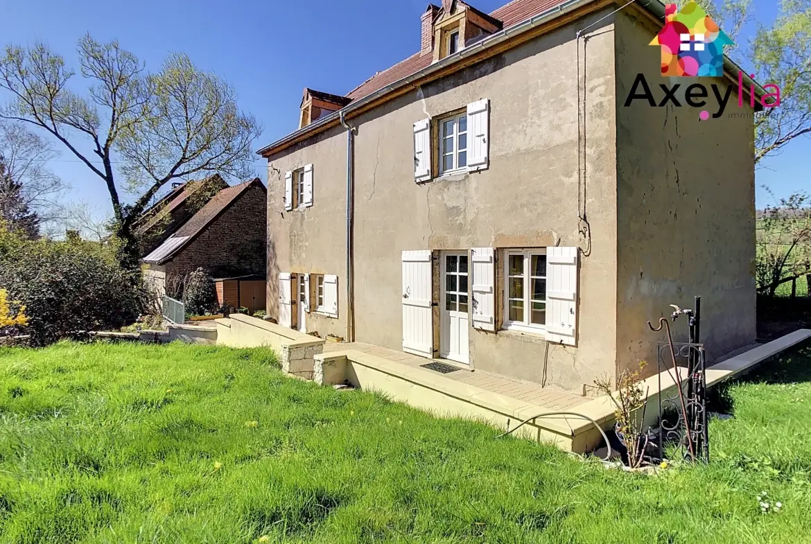 Maison rénovée avec grand terrain à Saint-Julien-de-Civry - 1300 m² 