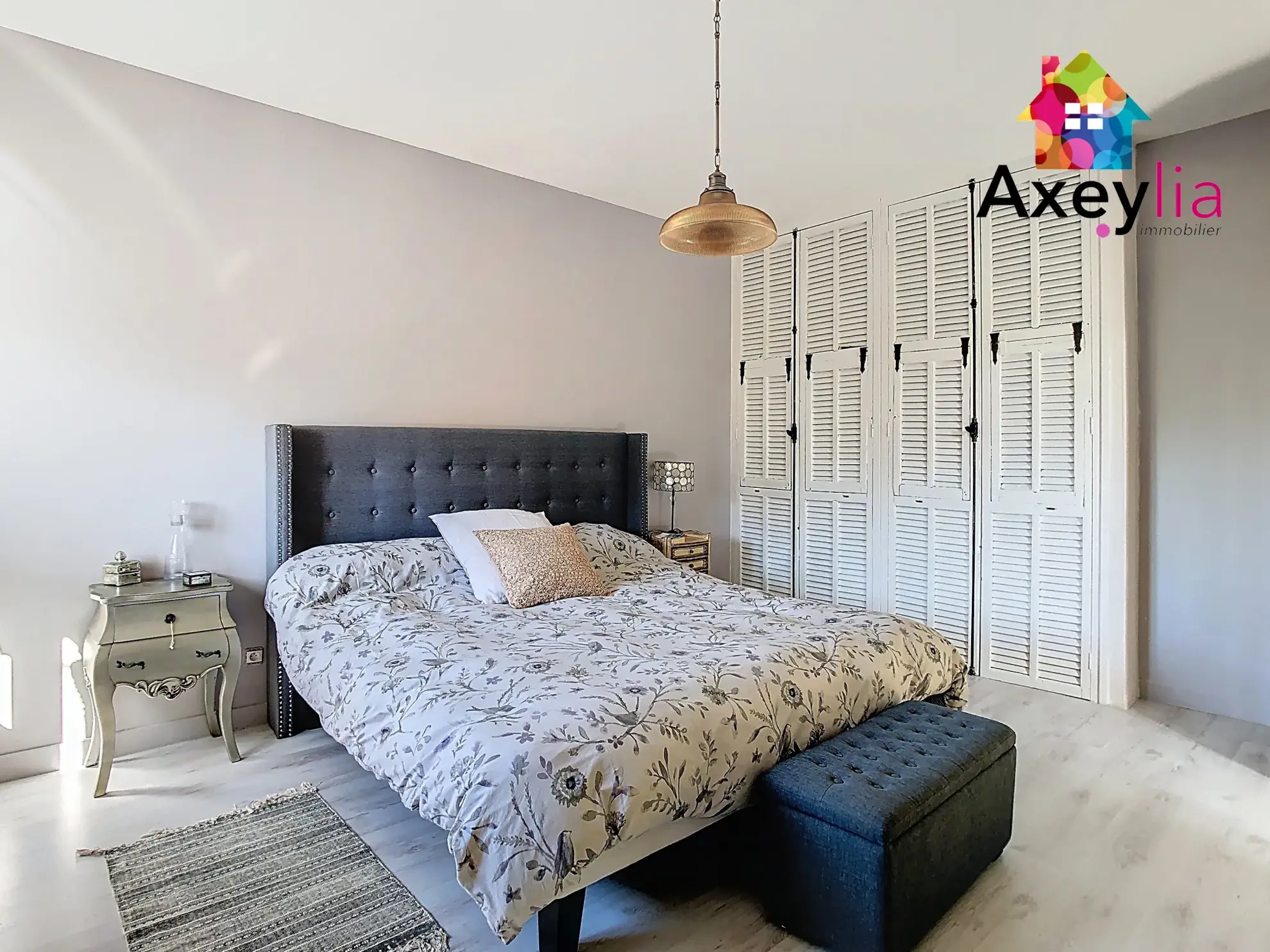 Maison rénovée avec grand terrain à Saint-Julien-de-Civry - 1300 m² 