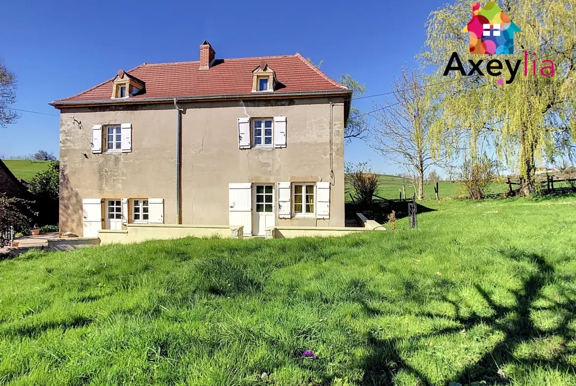 Maison rénovée avec grand terrain à Saint-Julien-de-Civry - 1300 m² 