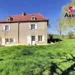 Maison rénovée avec grand terrain à Saint-Julien-de-Civry - 1300 m²
