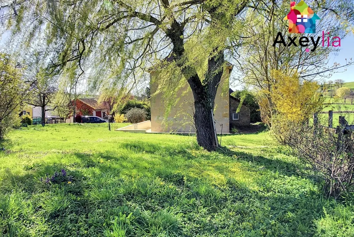 Maison rénovée avec grand terrain à Saint-Julien-de-Civry - 1300 m² 