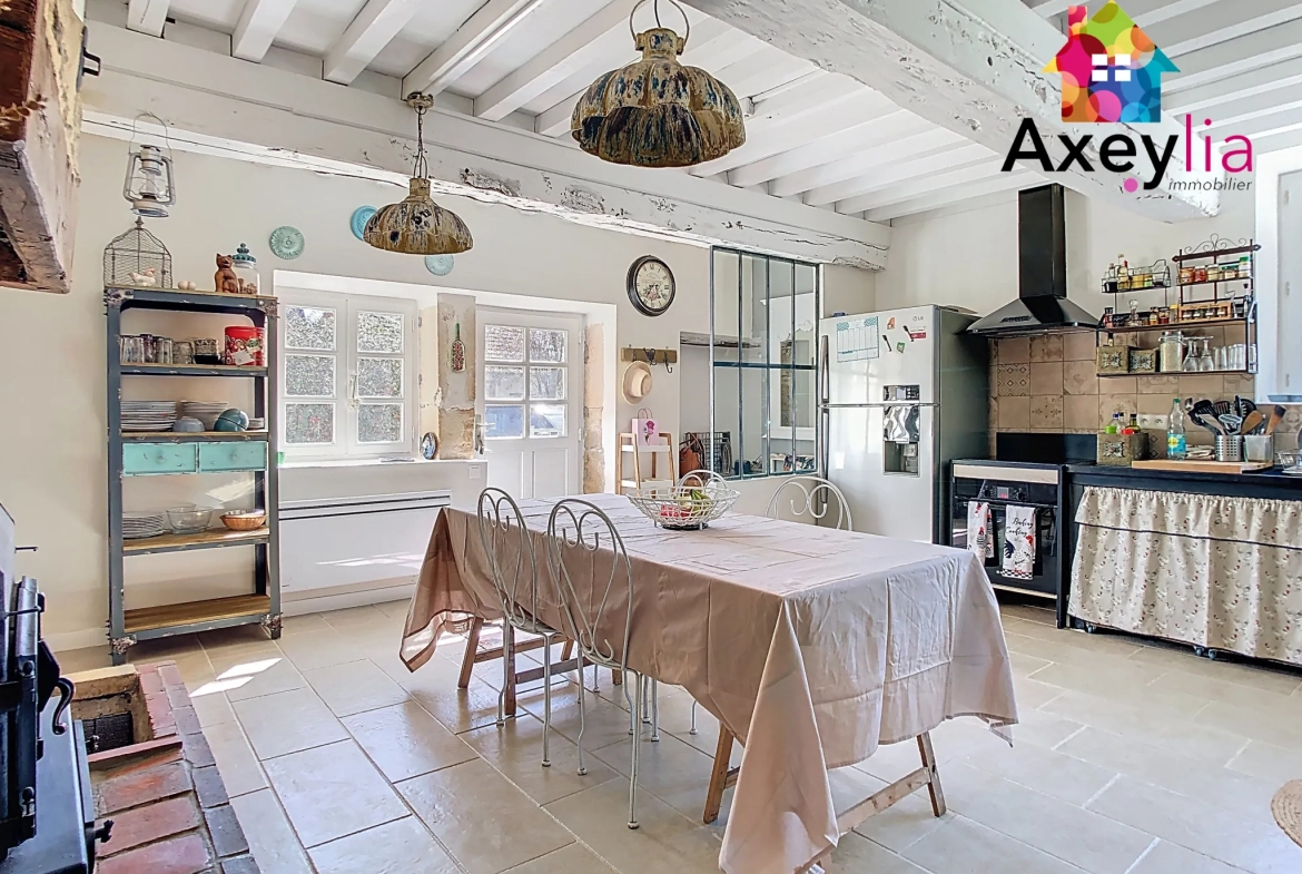 Maison rénovée avec grand terrain à Saint-Julien-de-Civry - 1300 m² 