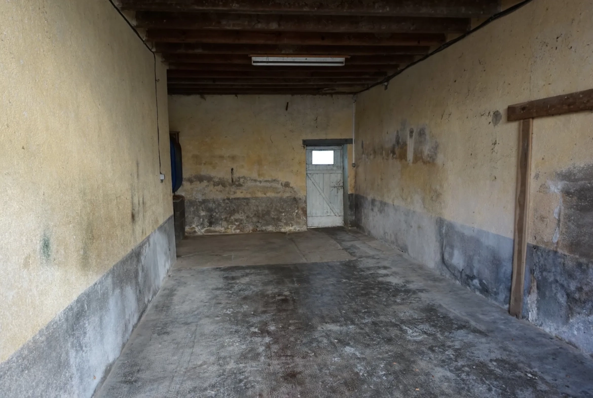 Maison de 102,5 m² avec dépendances sur terrain de 1930 m² à Luzy 