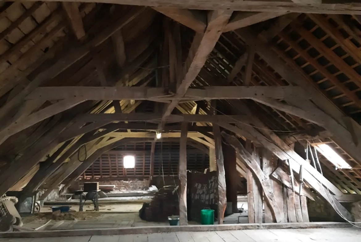 Maison de 102,5 m² avec dépendances sur terrain de 1930 m² à Luzy 