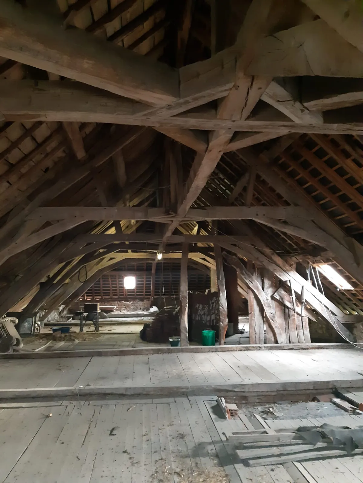Maison de 102,5 m² avec dépendances sur terrain de 1930 m² à Luzy 