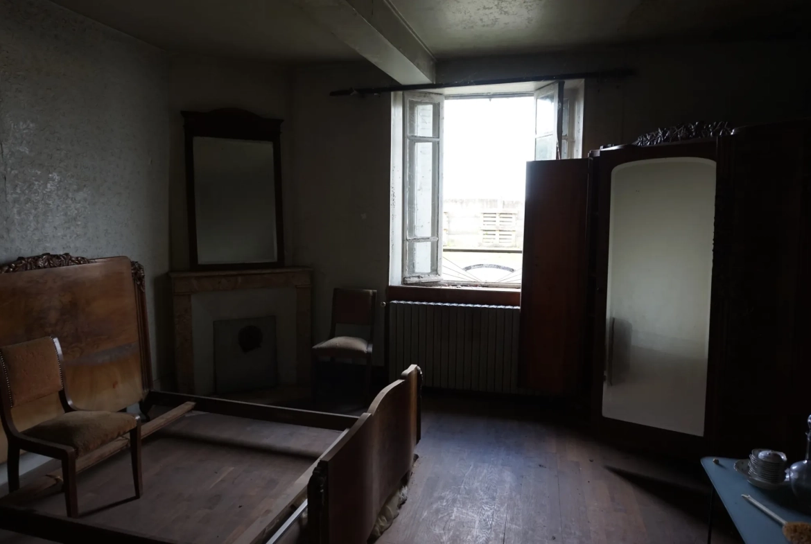 Maison de 102,5 m² avec dépendances sur terrain de 1930 m² à Luzy 