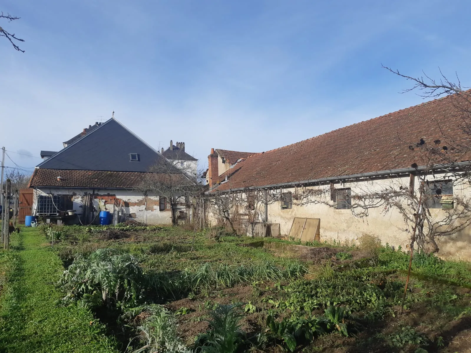 Maison de 102,5 m² avec dépendances sur terrain de 1930 m² à Luzy 