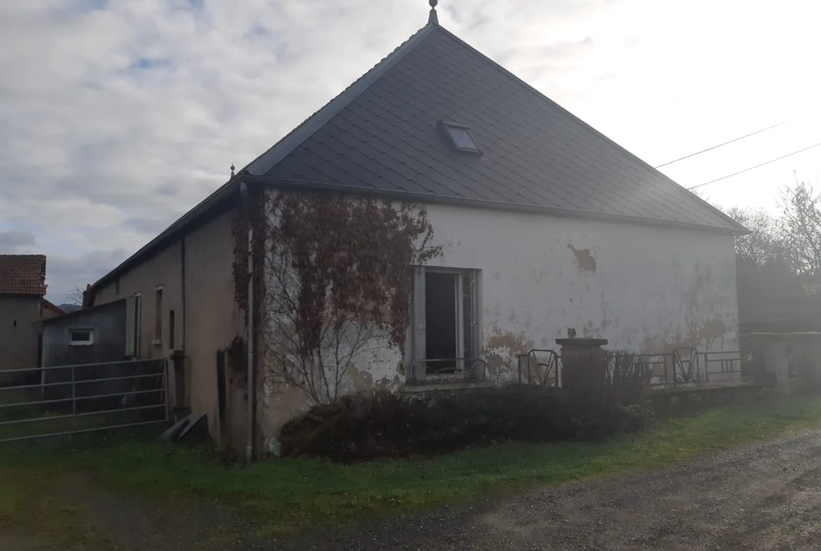 Maison de 102,5 m² avec dépendances sur terrain de 1930 m² à Luzy 