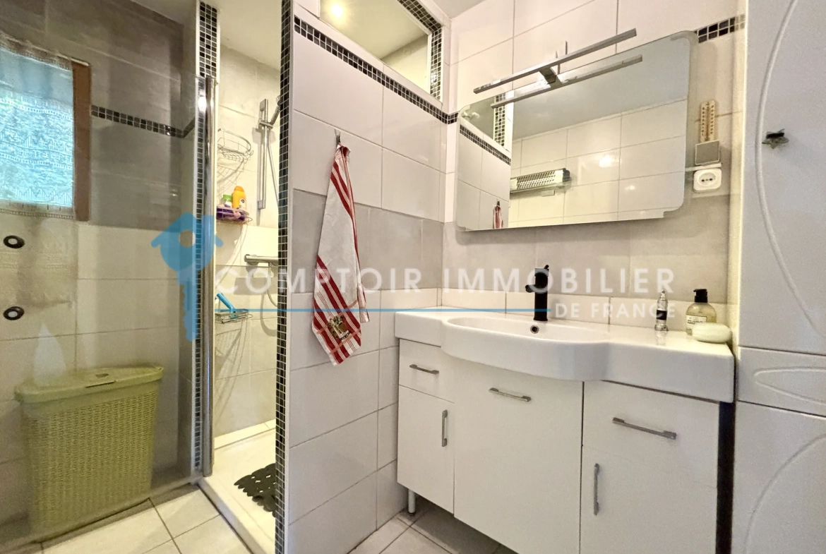 Maison mitoyenne à Paladru de 77 m² avec terrain et potentiel 