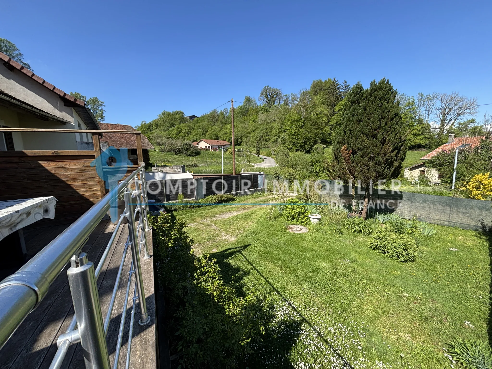 Maison mitoyenne à Paladru de 77 m² avec terrain et potentiel 