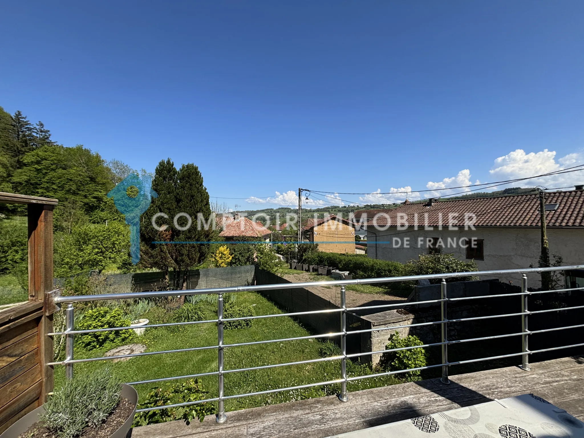 Maison mitoyenne à Paladru de 77 m² avec terrain et potentiel 