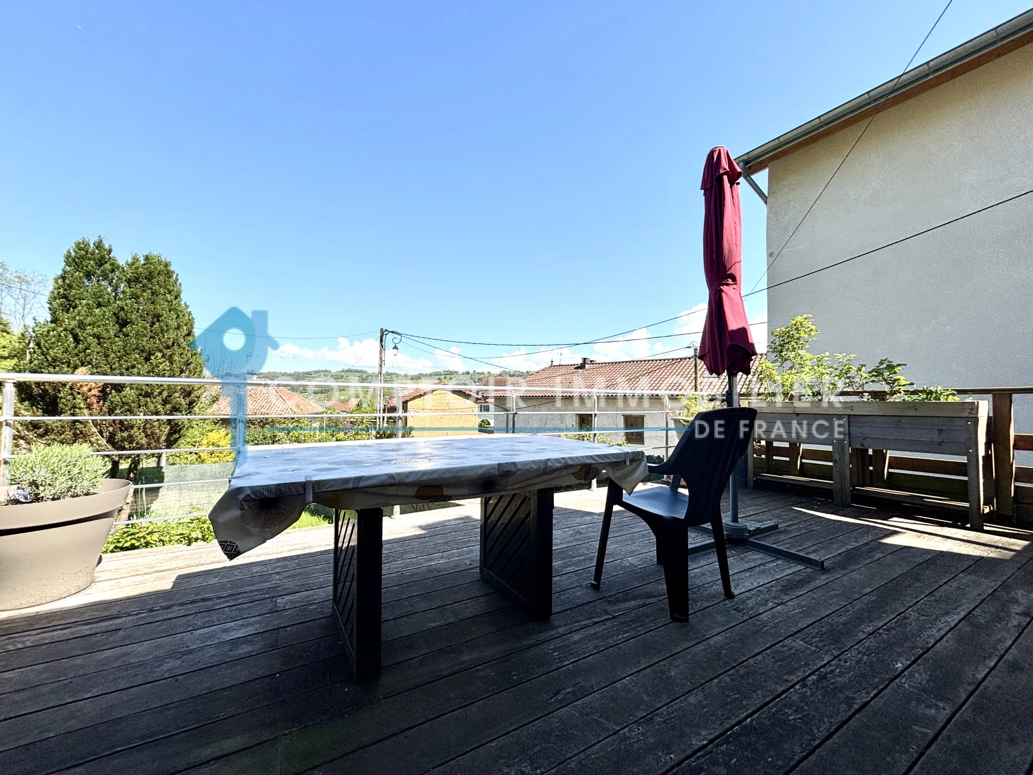 Maison mitoyenne à Paladru de 77 m² avec terrain et potentiel 