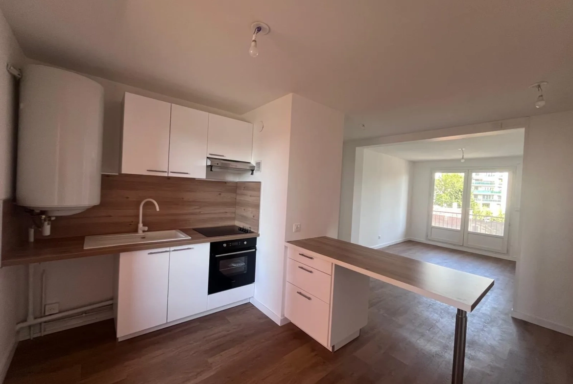 Appartement 4 pièces rénové à Marignane avec parking et balcon 