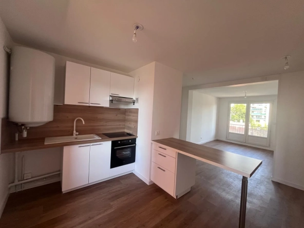 Appartement 4 pièces rénové à Marignane avec parking et balcon