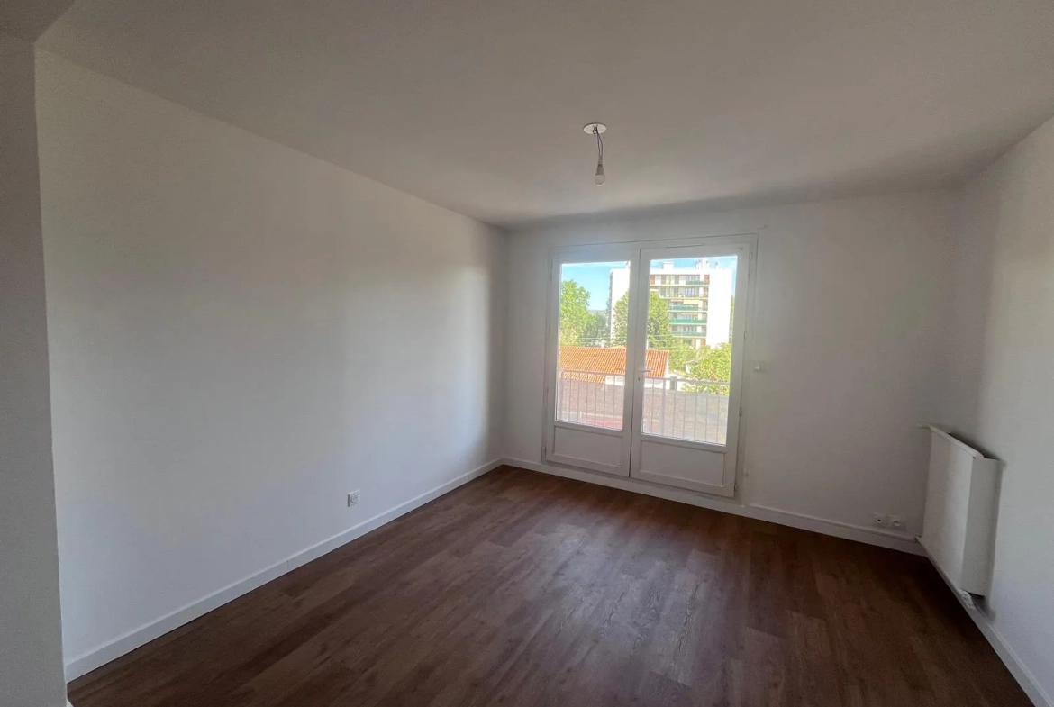 Appartement 4 pièces rénové à Marignane avec parking et balcon 