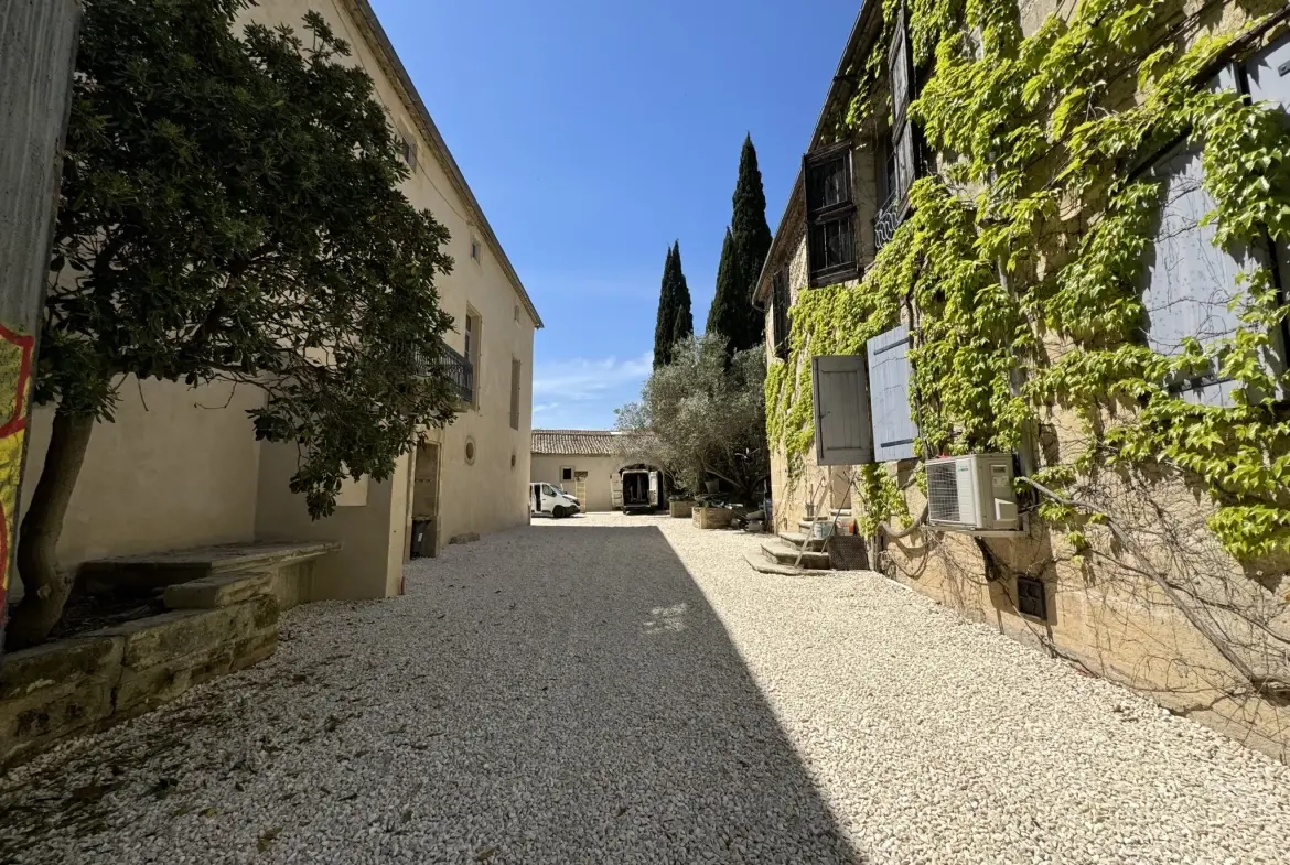 Maison à vendre en hyper-centre de Sommières avec jardin privé 