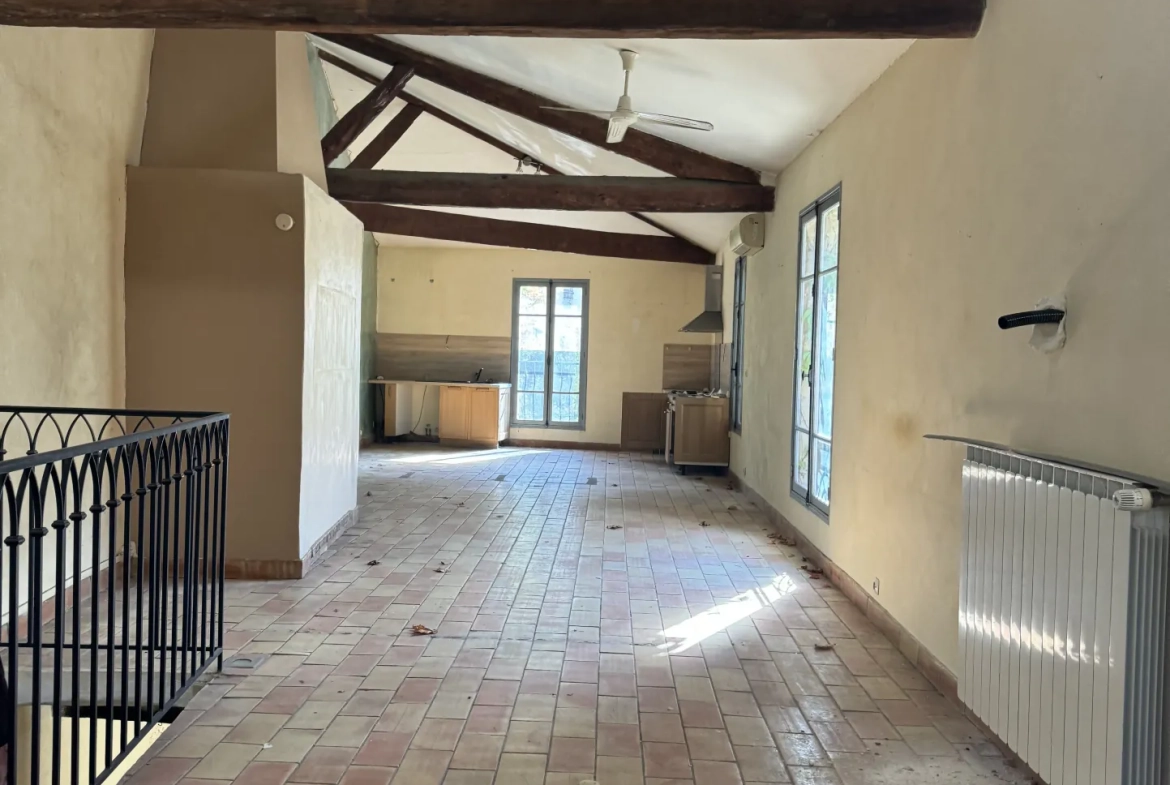 Maison à vendre en hyper-centre de Sommières avec jardin privé 