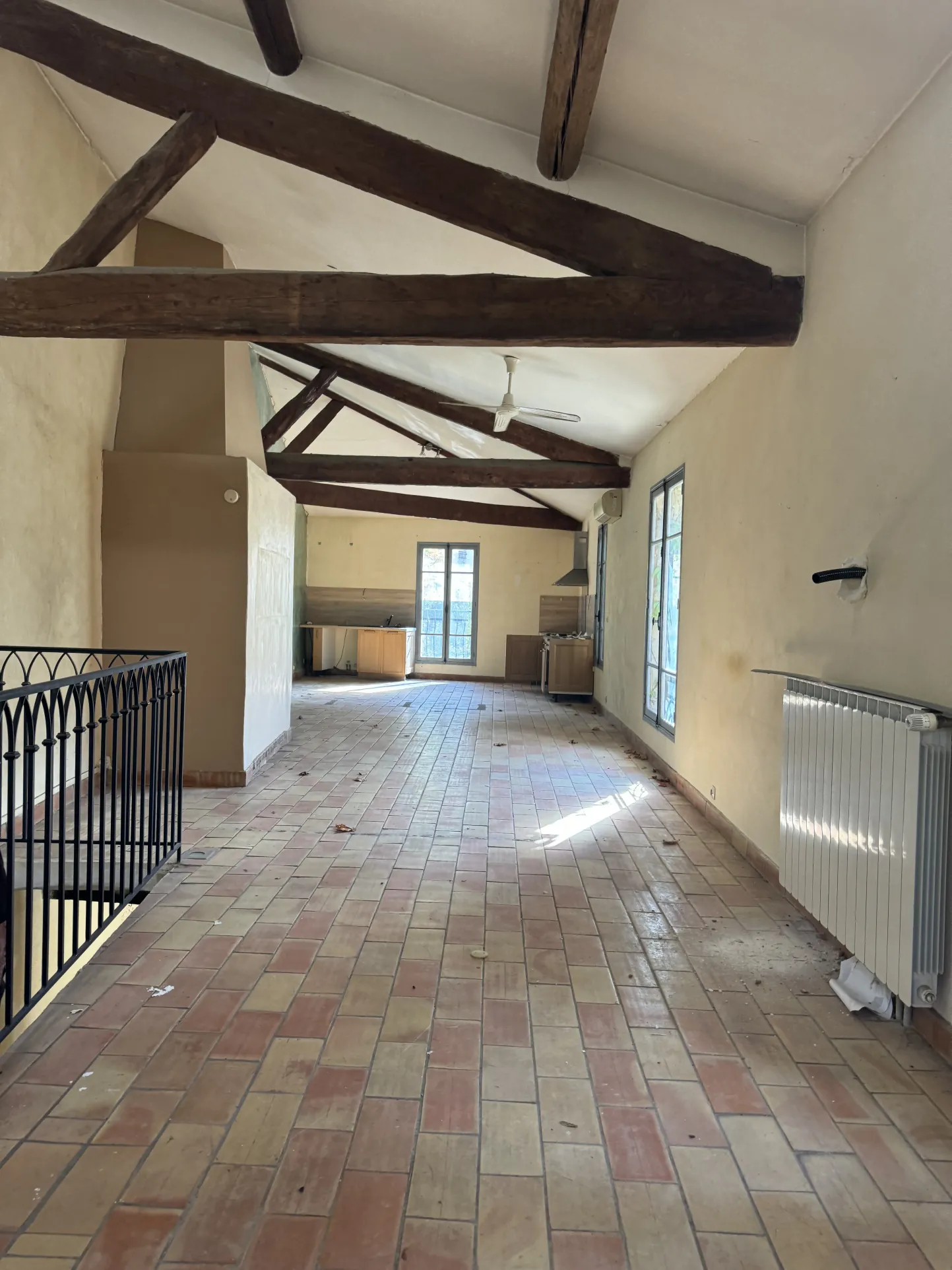 Maison à vendre en hyper-centre de Sommières avec jardin privé 