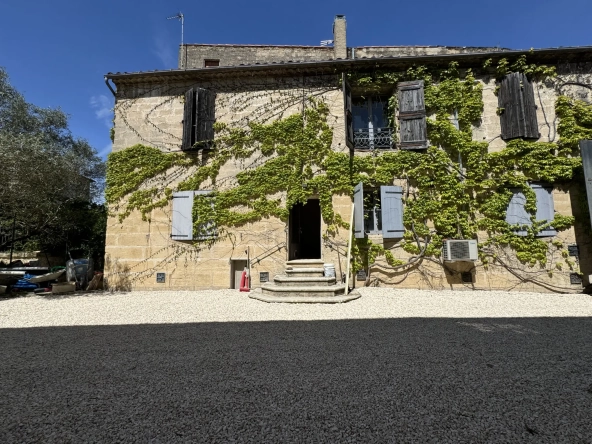 Maison à vendre en hyper-centre de Sommières avec jardin privé