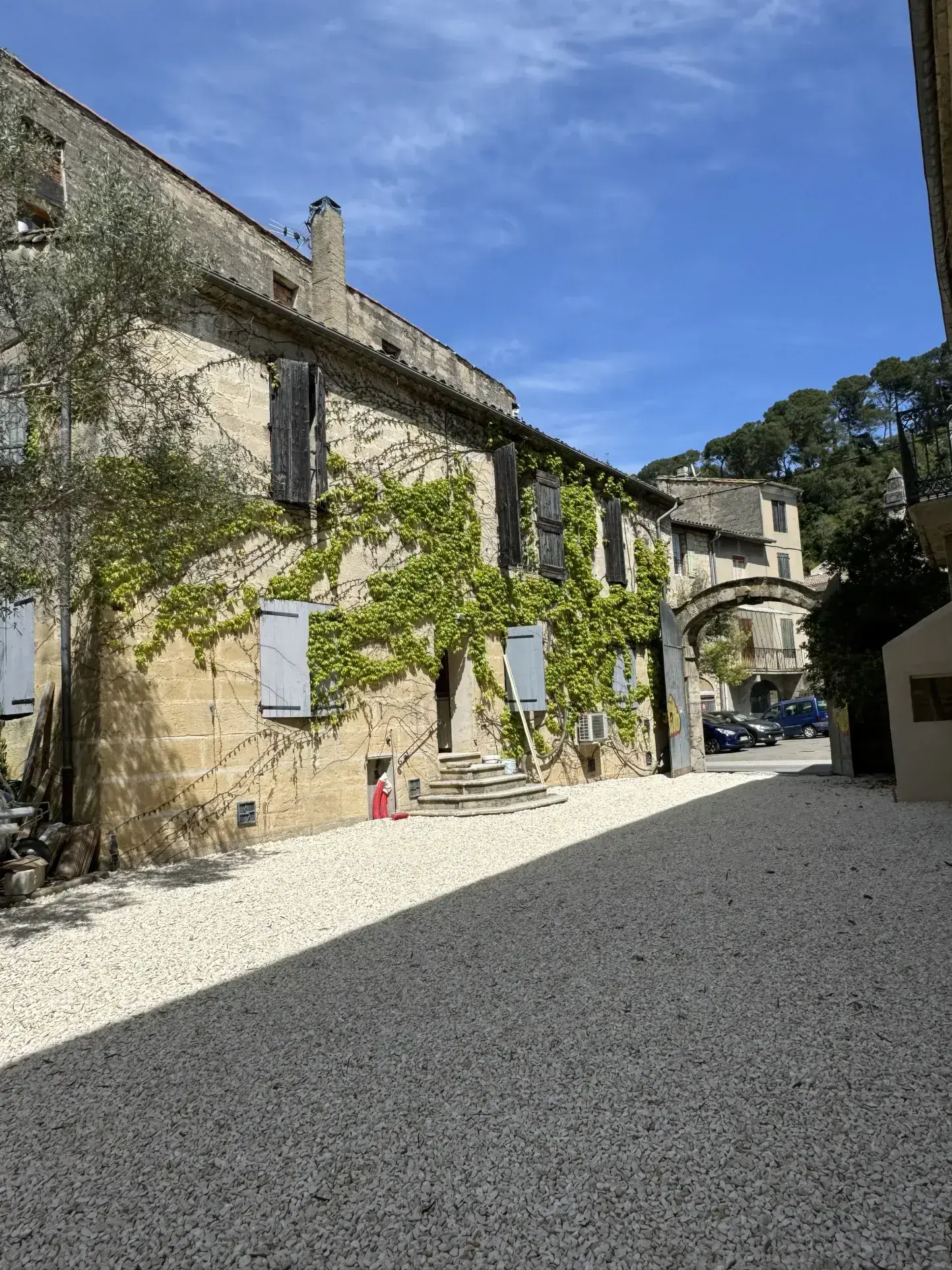 Maison à vendre en hyper-centre de Sommières avec jardin privé 