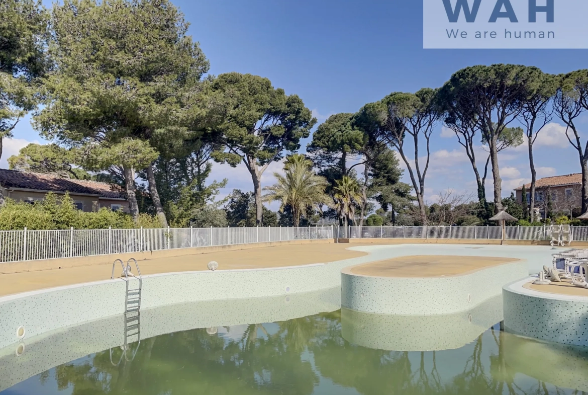 Maison de 41 m² avec terrasse, piscine et parking à Calvisson - Opportunité d'investissement 