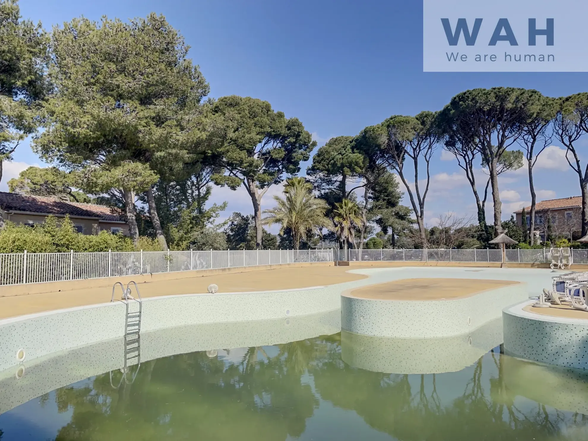 Maison de 41 m² avec terrasse, piscine et parking à Calvisson - Opportunité d'investissement 