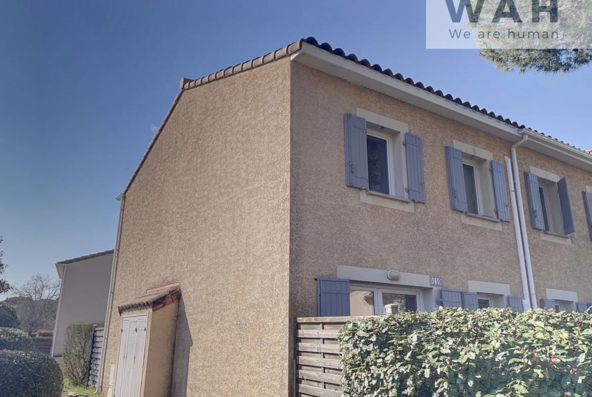 Maison de 41 m² avec terrasse, piscine et parking à Calvisson - Opportunité d'investissement 