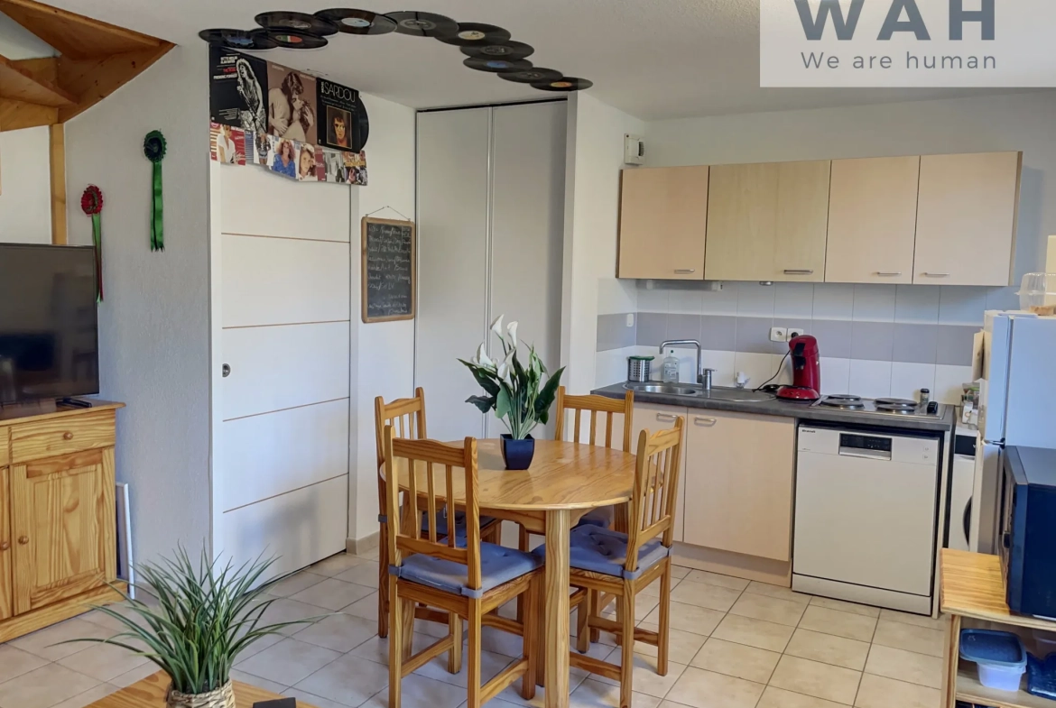 Maison de 41 m² avec terrasse, piscine et parking à Calvisson - Opportunité d'investissement 