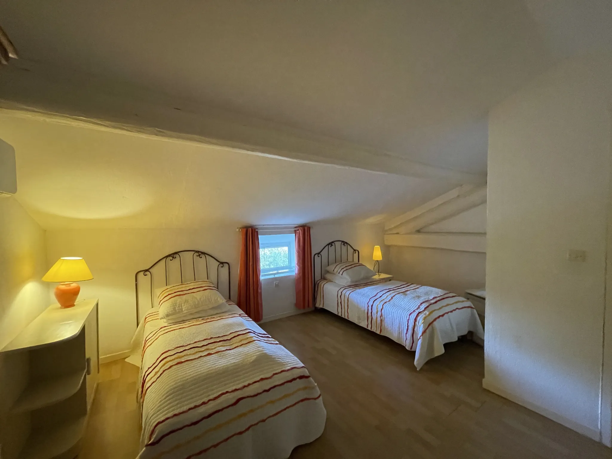 Villa 4 pièces avec piscine à Agde, 3 chambres, environnement paisible 